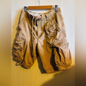 Gap Men's Tan Cargo Shorts size 32